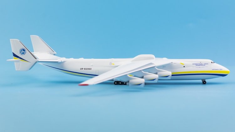 562287-an-225-mriya-ur-82060-05
