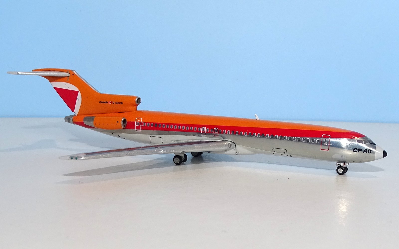 CPAir_B727_11.jpg