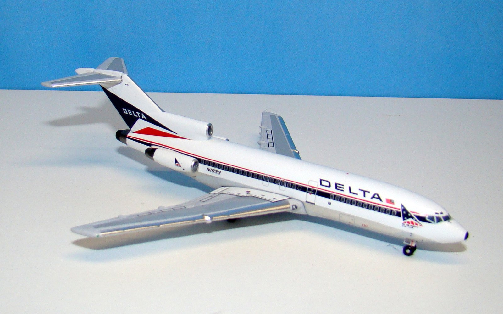 AM002B Delta Boeing 727-95 N1633