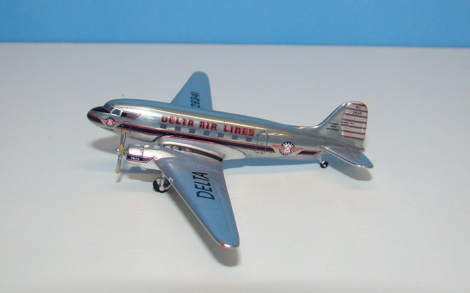 AM003 Delta Douglas DC-3 NC28341
