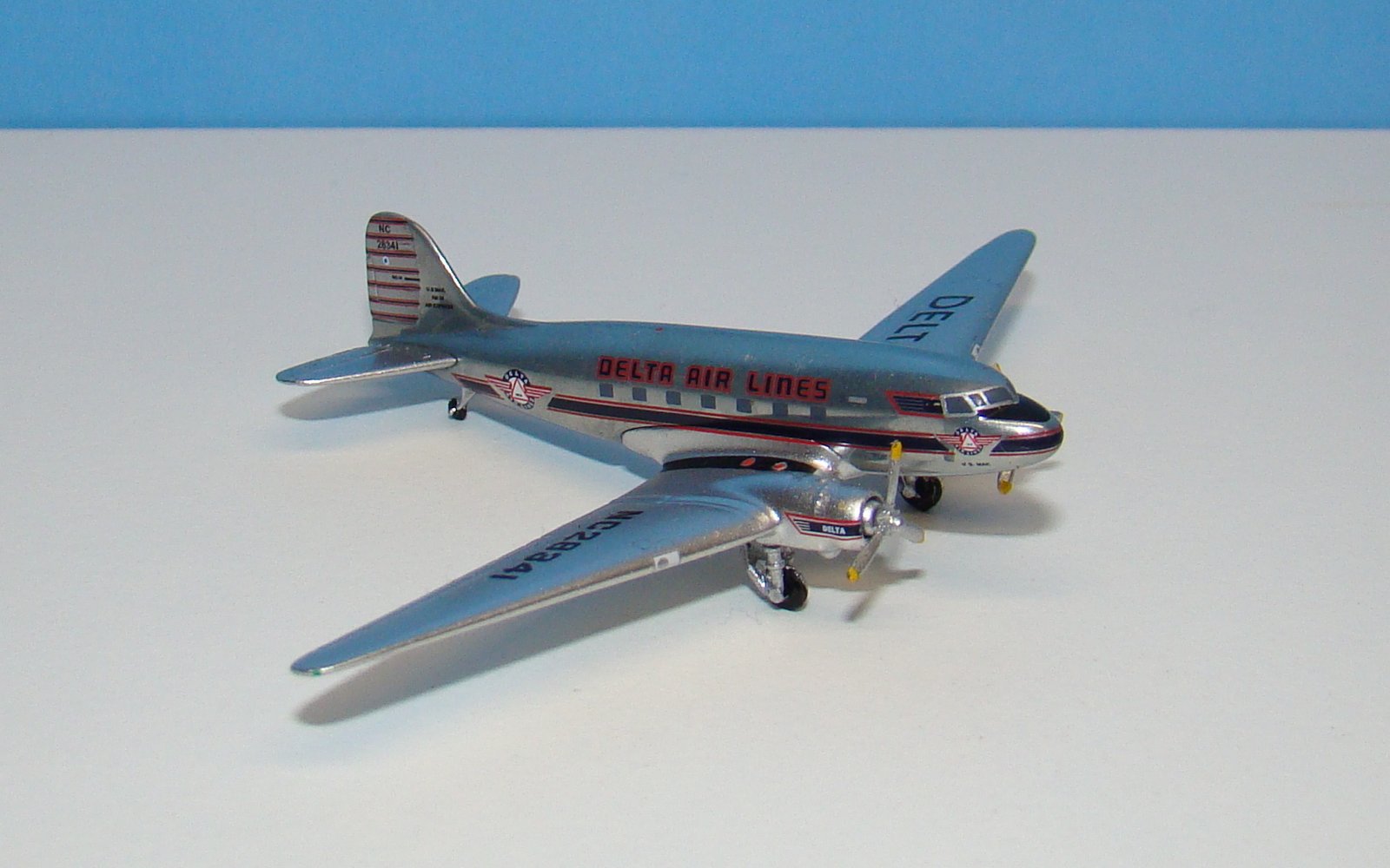 AM003 Delta Douglas DC-3 NC28341