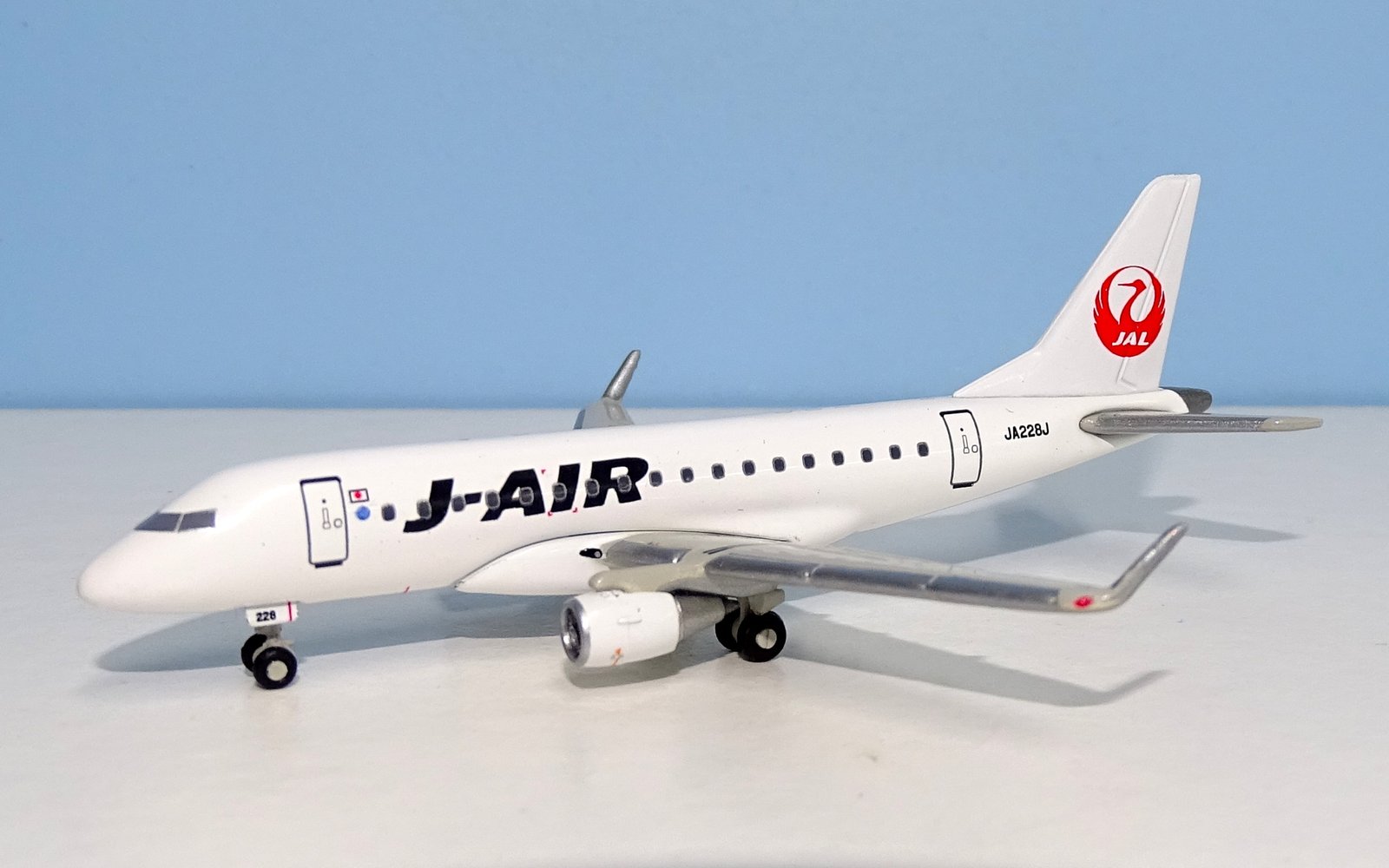 JAIR_E170_05