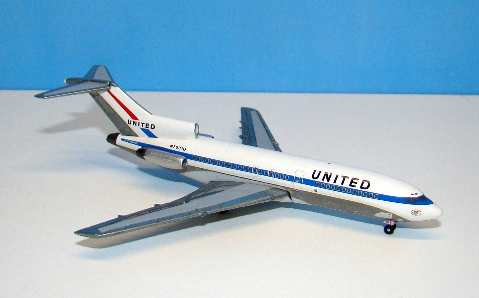 AM007 United Airlines Boeing 727-22 N7001U