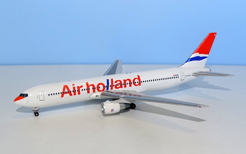 airholland-b763-02