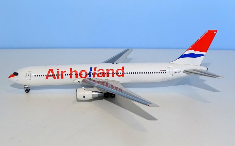 airholland-b763-04