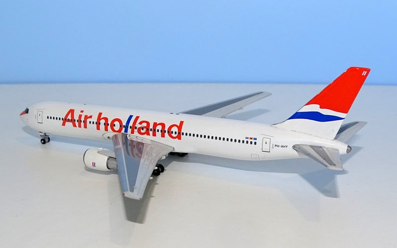 airholland-b763-06