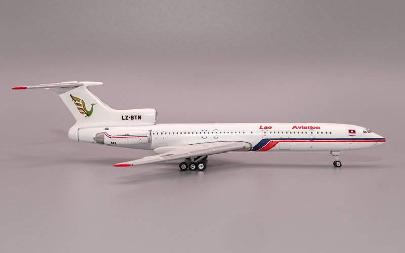 lao-tu154m-09
