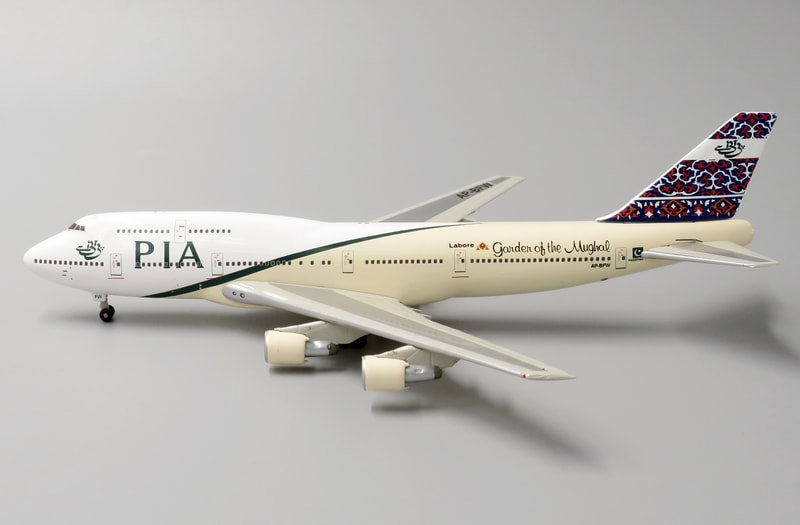 nm400-pakistan-b747-367-garden-of-the-mughals-ap-bfw-02