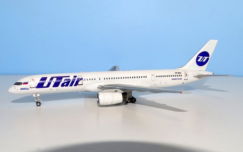 utair-b757-01
