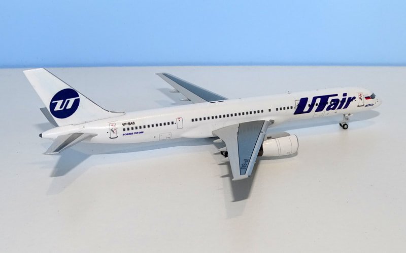 utair-b757-08