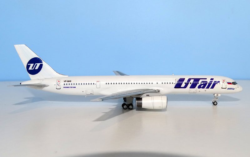 utair-b757-09