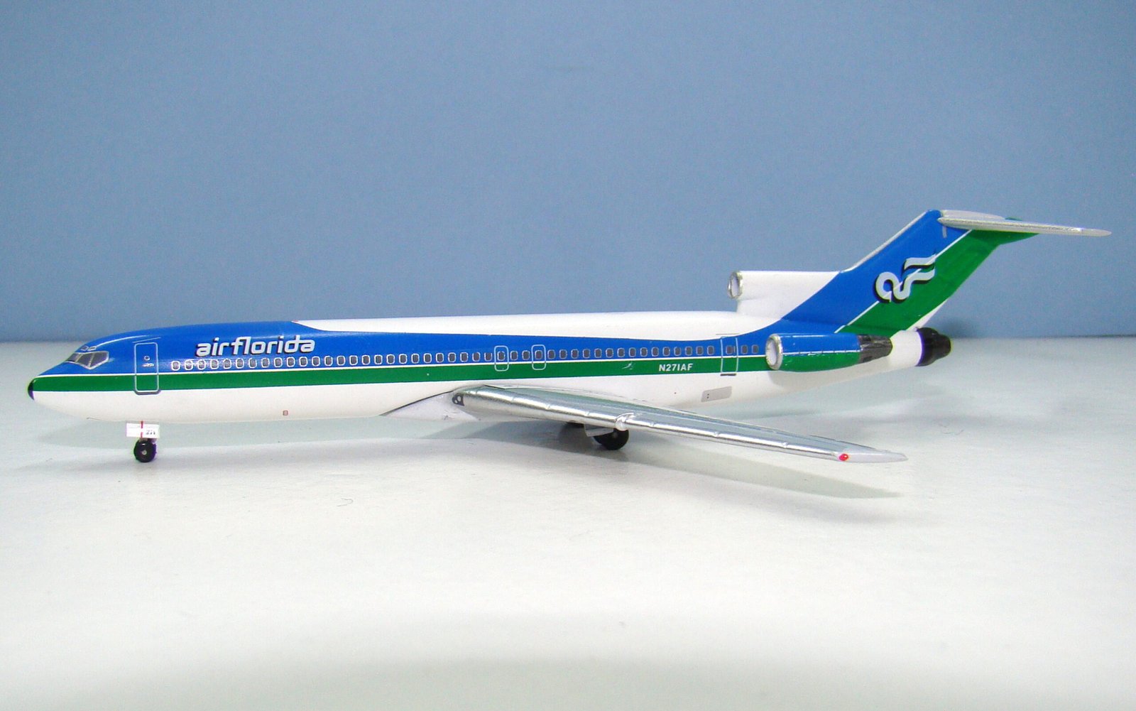 Air Florida Boeing 727-227Adv N271AF Aeroclassics 1:400 Scale Model Airliner
