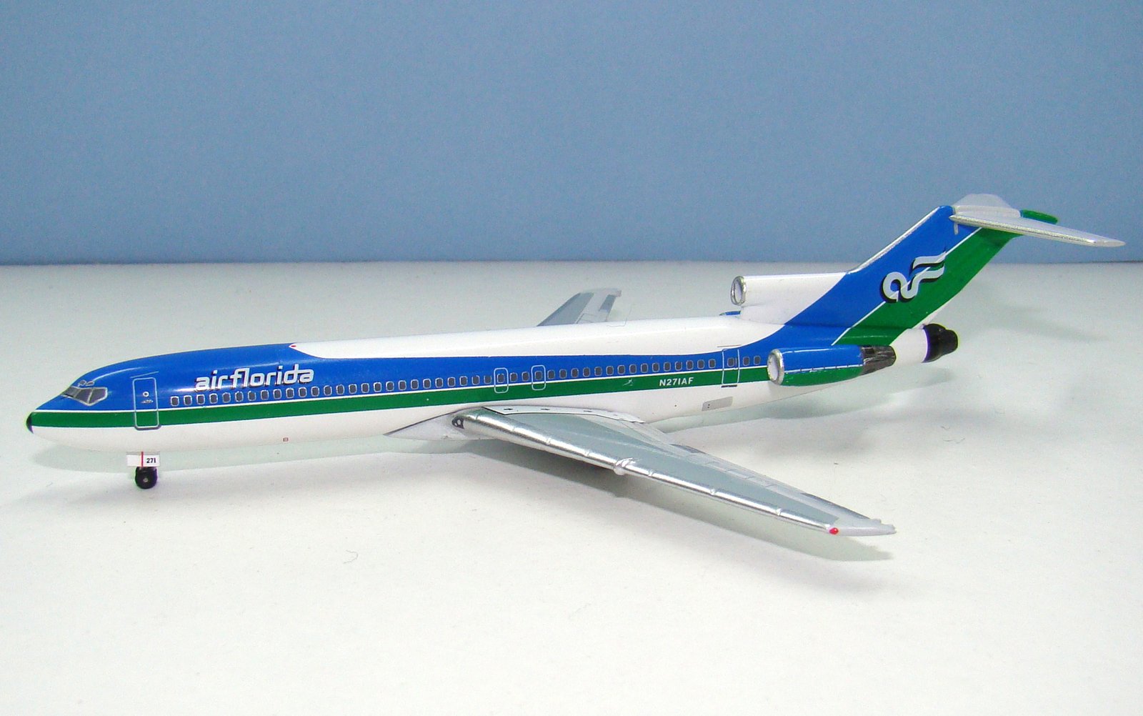 Air Florida Boeing 727-227Adv N271AF Aeroclassics 1:400 Scale Model Airliner