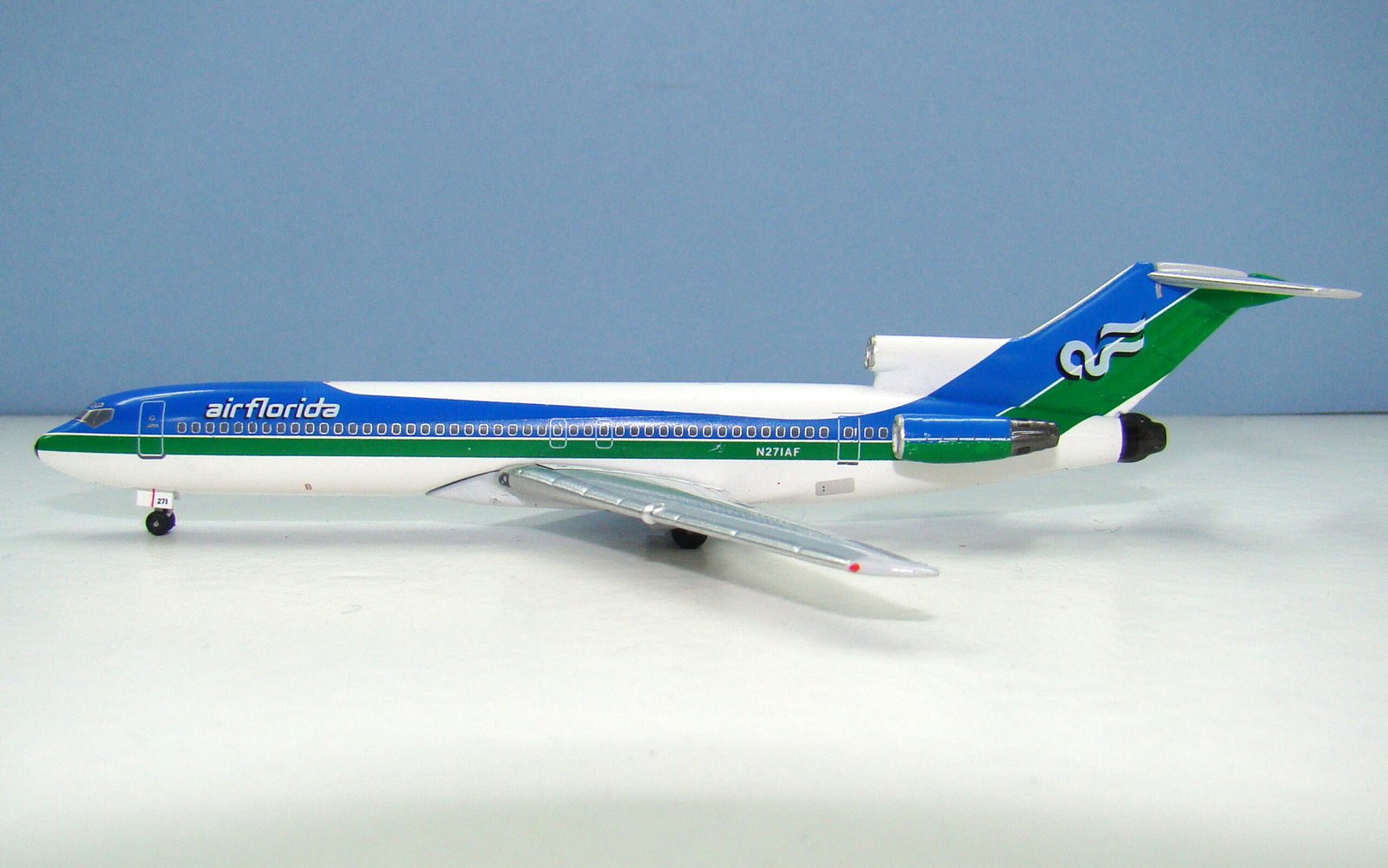 Air Florida Boeing 727-227Adv N271AF Aeroclassics 1:400 Scale Model Airliner