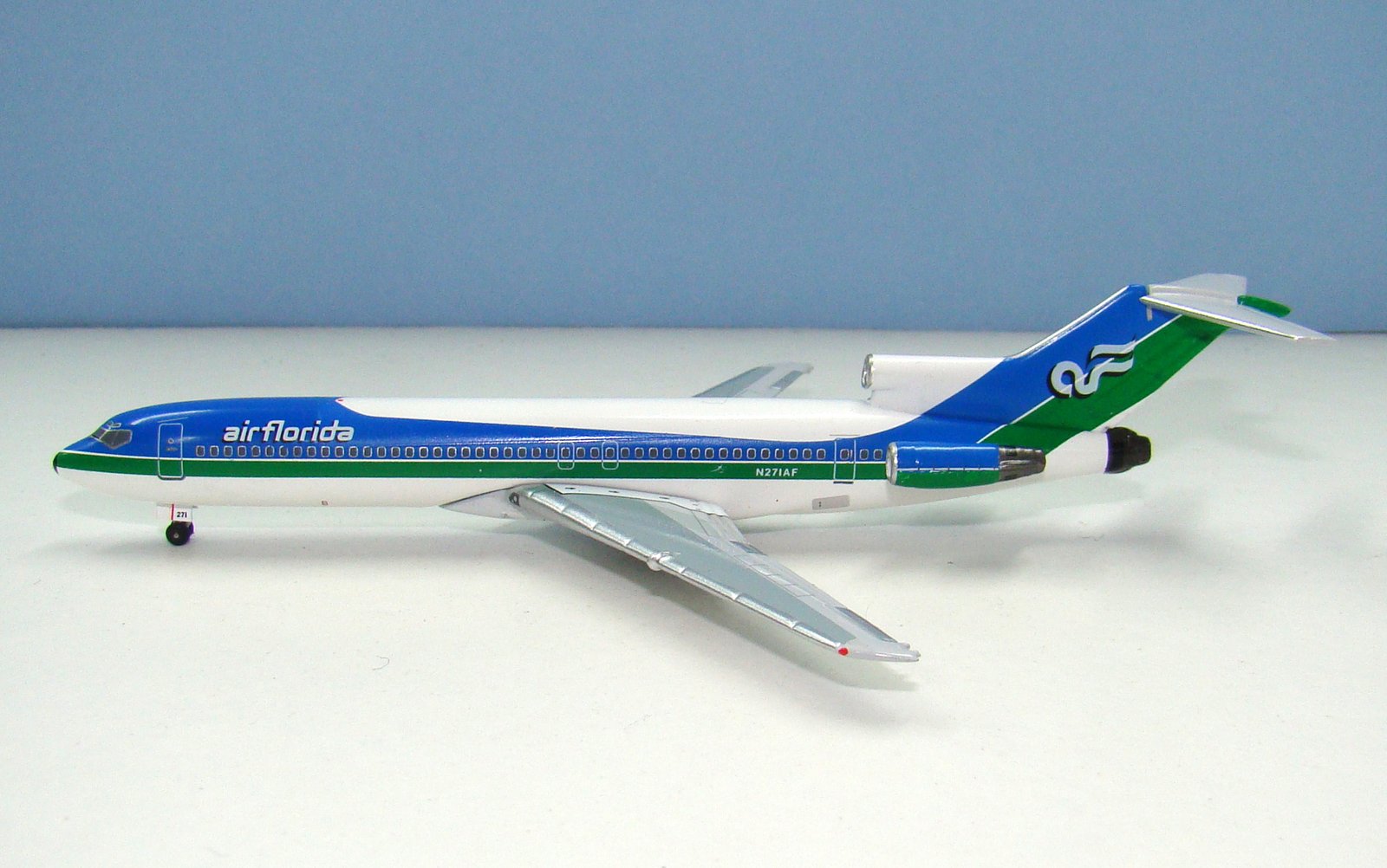 Air Florida Boeing 727-227Adv N271AF Aeroclassics 1:400 Scale Model Airliner