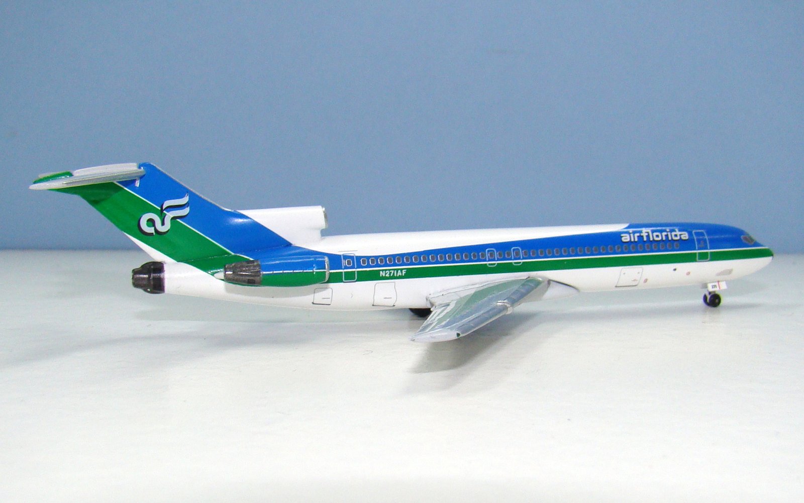 Air Florida Boeing 727-227Adv N271AF Aeroclassics 1:400 Scale Model Airliner
