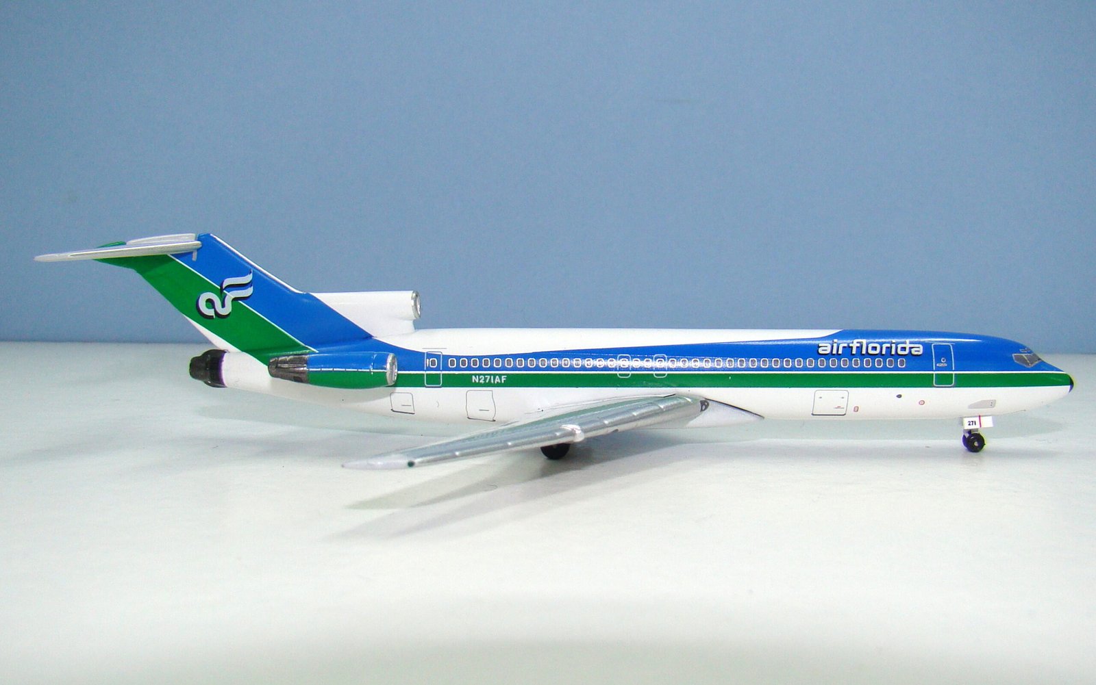 Air Florida Boeing 727-227Adv N271AF Aeroclassics 1:400 Scale Model Airliner