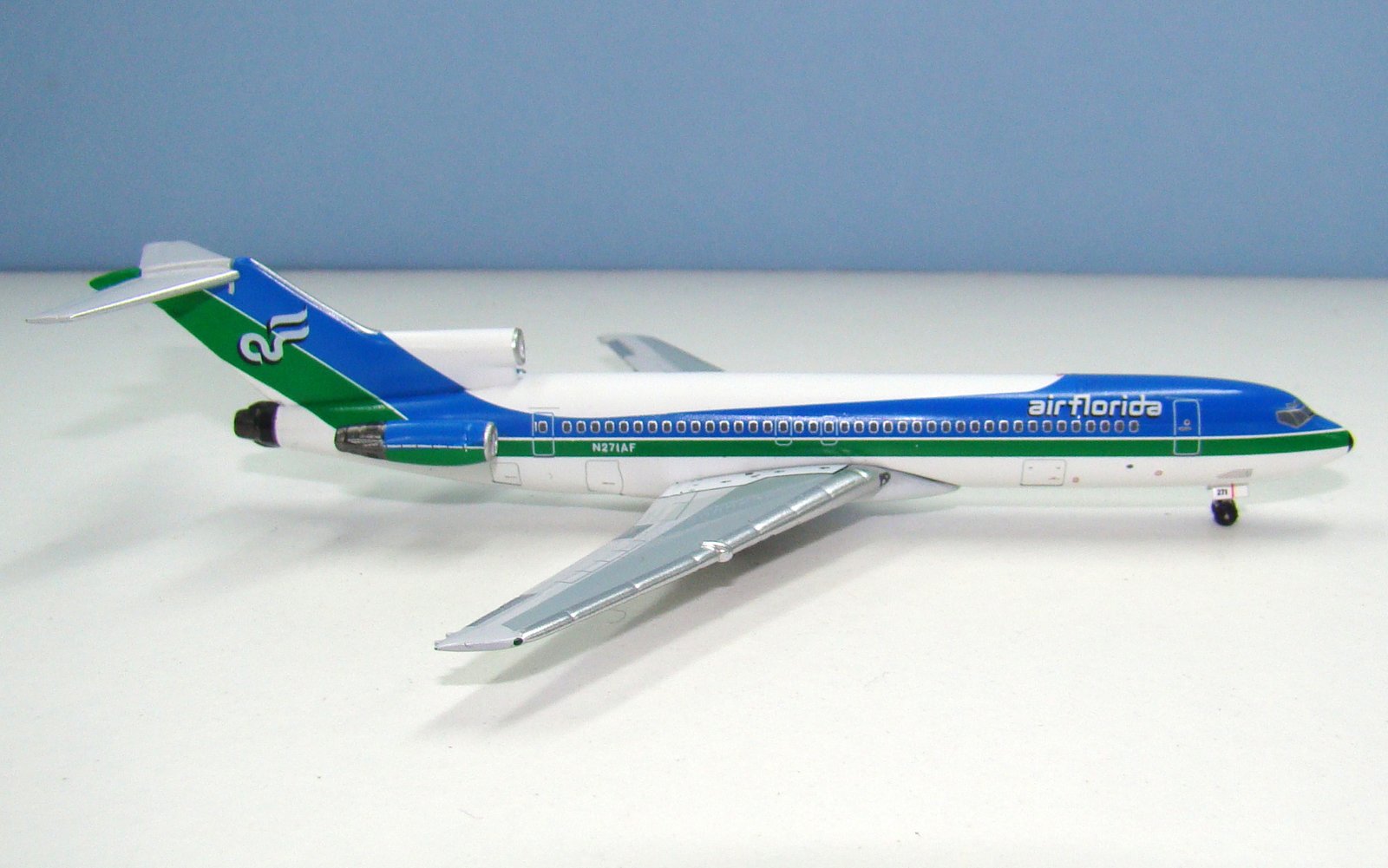 Air Florida Boeing 727-227Adv N271AF Aeroclassics 1:400 Scale Model Airliner