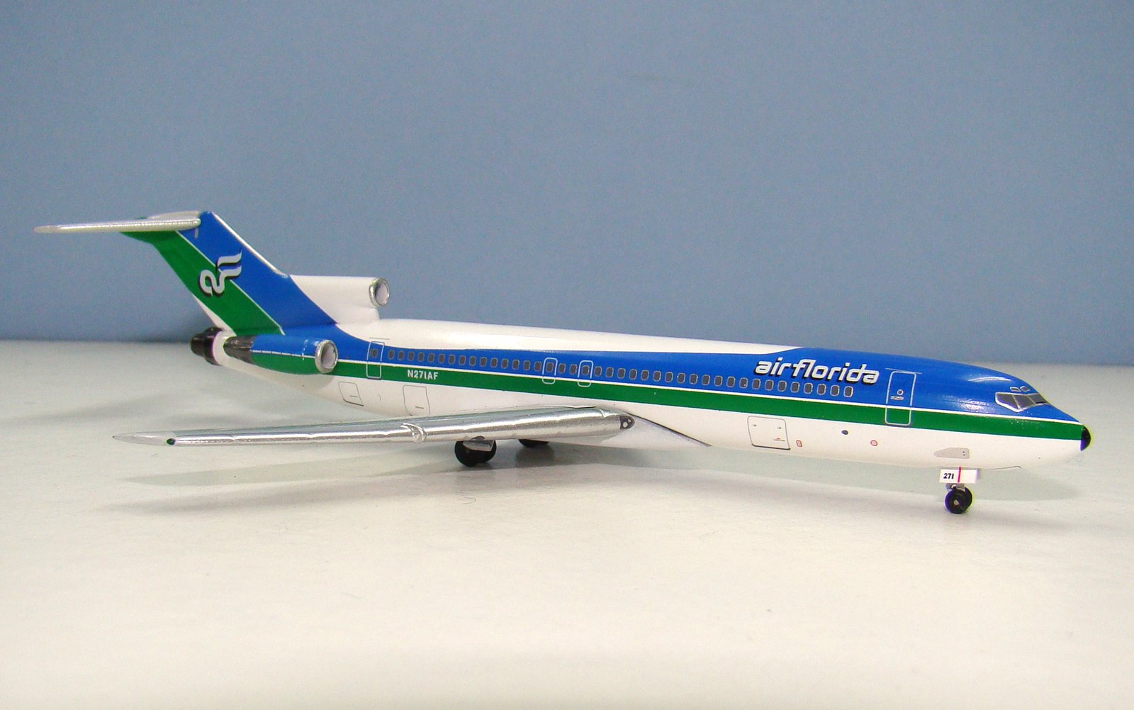 Air Florida Boeing 727-227Adv N271AF Aeroclassics 1:400 Scale Model Airliner