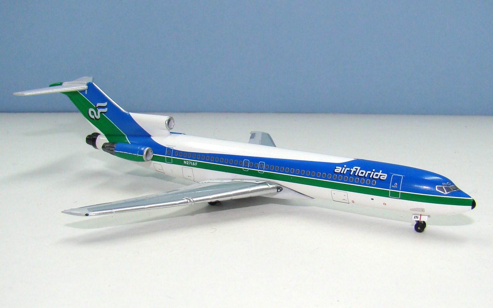 Air Florida Boeing 727-227Adv N271AF Aeroclassics 1:400 Scale Model Airliner