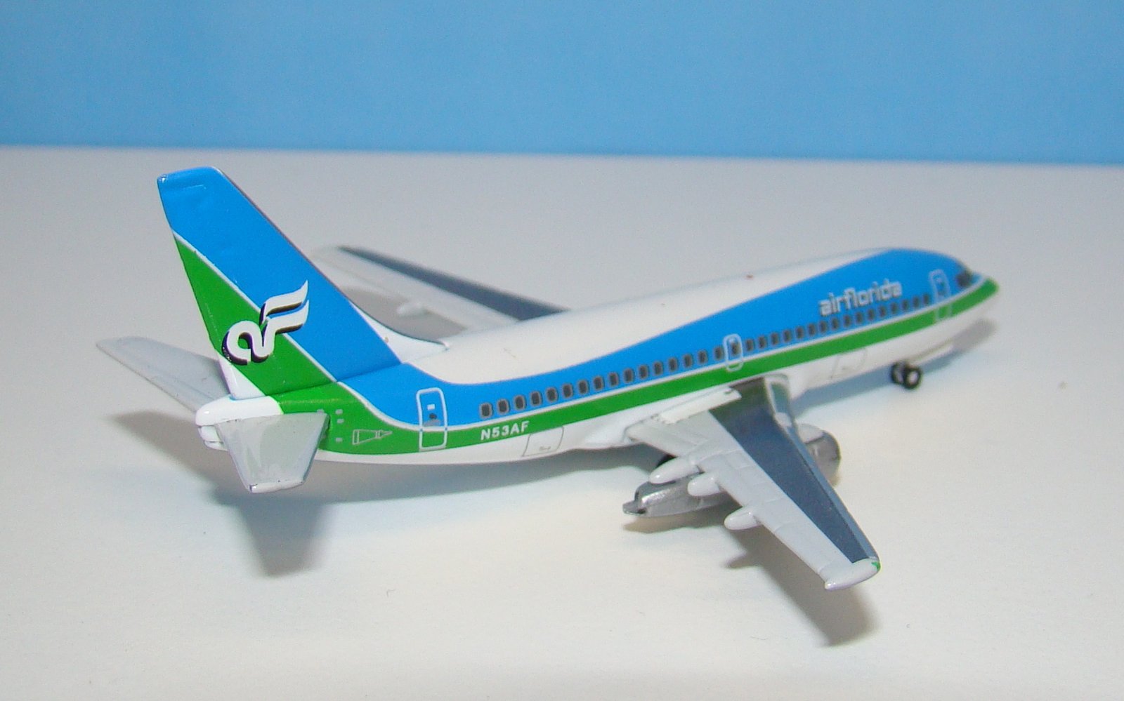 Air Florida Boeing 737-2T4 Adv N53AF Gemini Jets 1:400 Scale Model