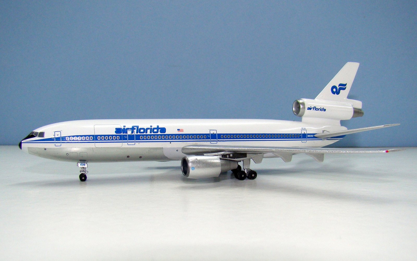 Air Florida McDonnell Douglas DC-10-30 N1035F Aeroclassics 1:400 Scale Model Airliner