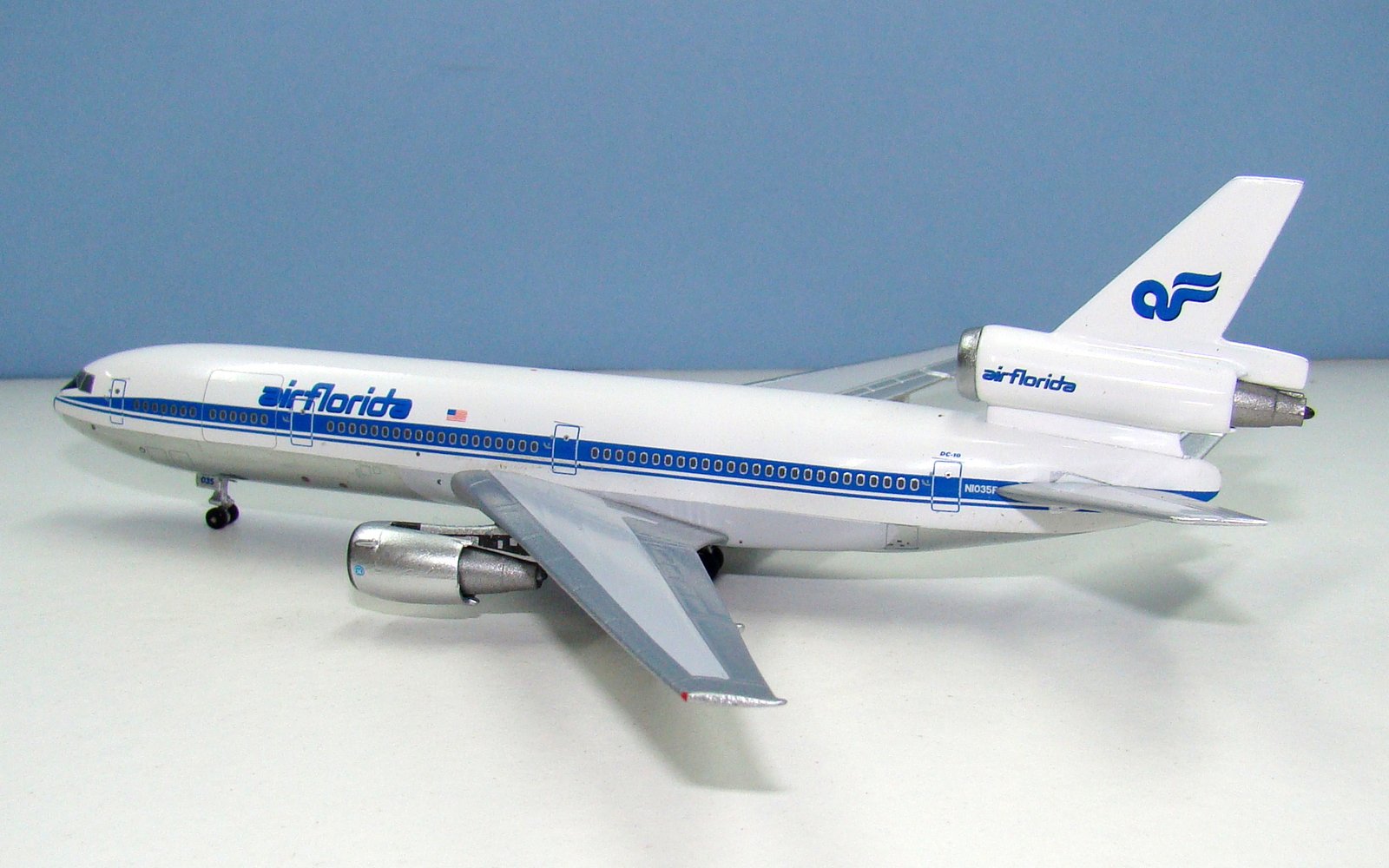 Air Florida McDonnell Douglas DC-10-30 N1035F Aeroclassics 1:400 Scale Model Airliner
