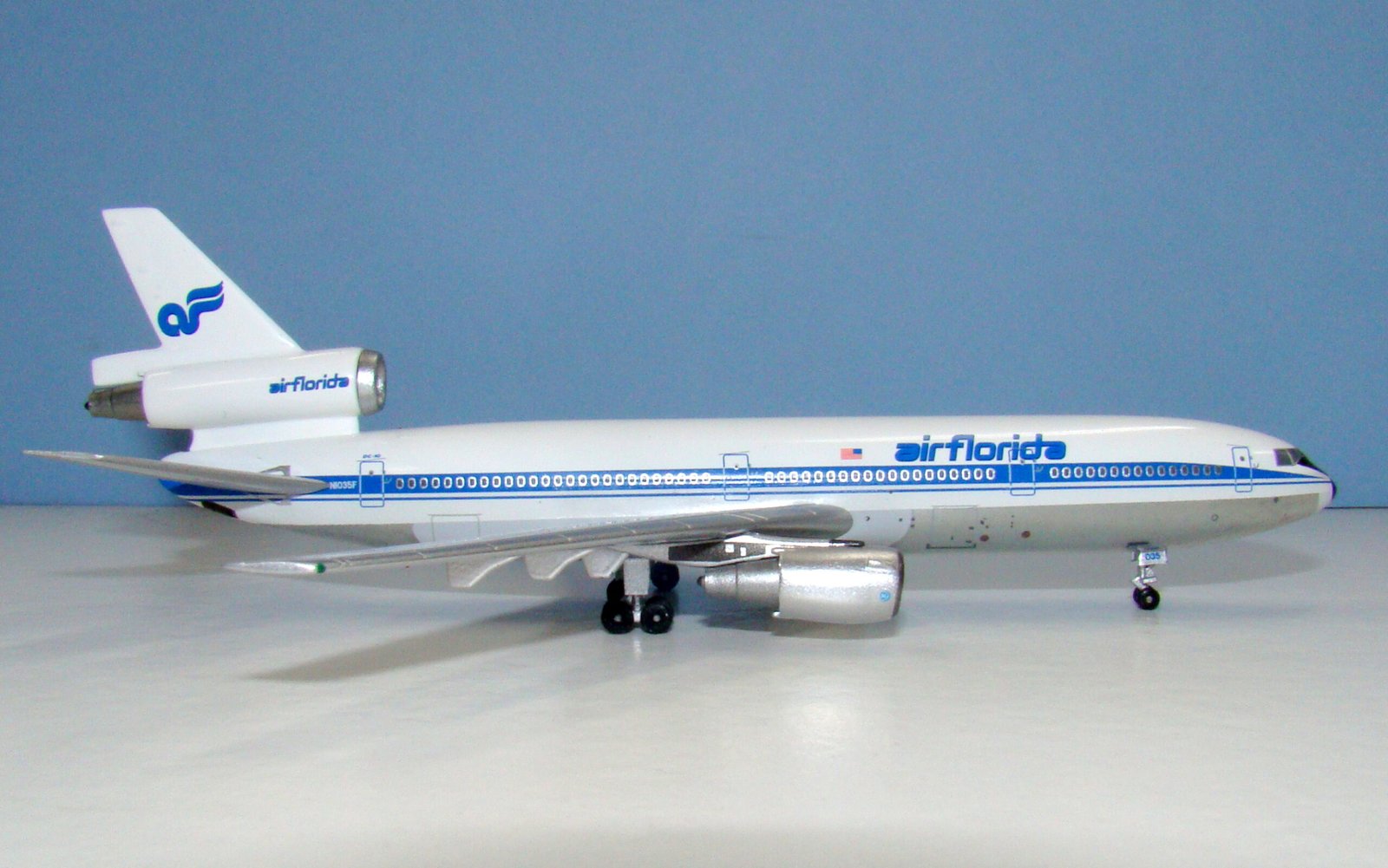 Air Florida McDonnell Douglas DC-10-30 N1035F Aeroclassics 1:400 Scale Model Airliner