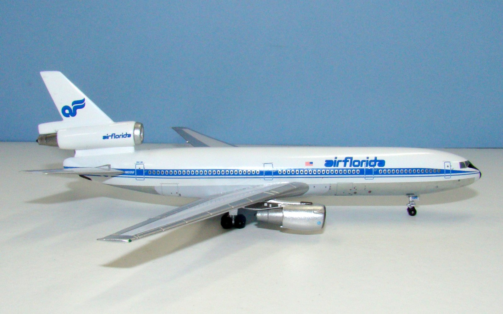 Air Florida McDonnell Douglas DC-10-30 N1035F Aeroclassics 1:400 Scale Model Airliner