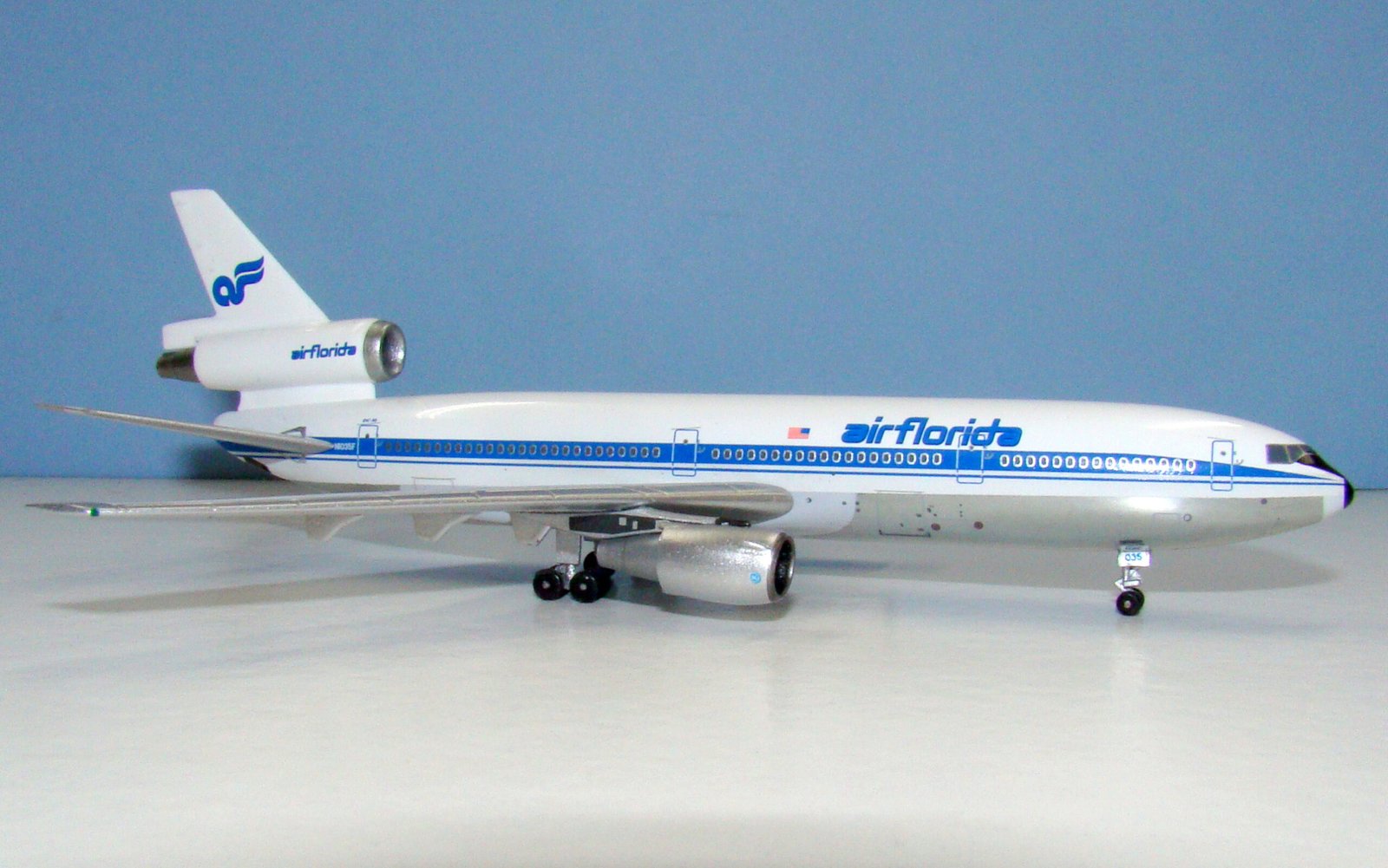 Air Florida McDonnell Douglas DC-10-30 N1035F Aeroclassics 1:400 Scale Model Airliner