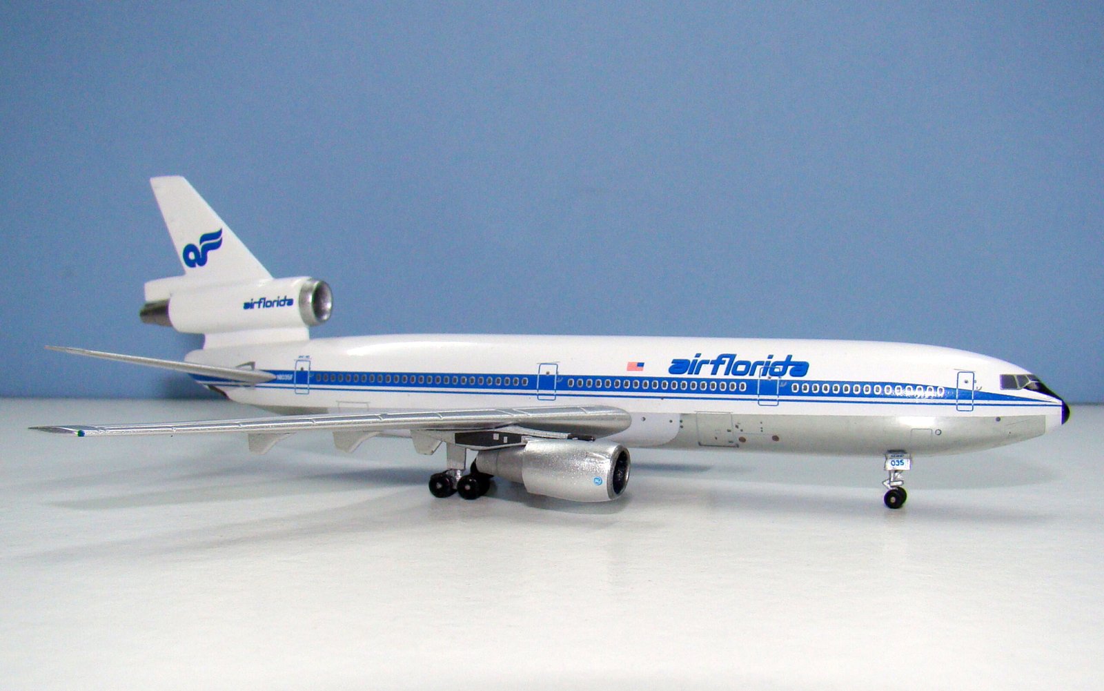 Air Florida McDonnell Douglas DC-10-30 N1035F Aeroclassics 1:400 Scale Model Airliner