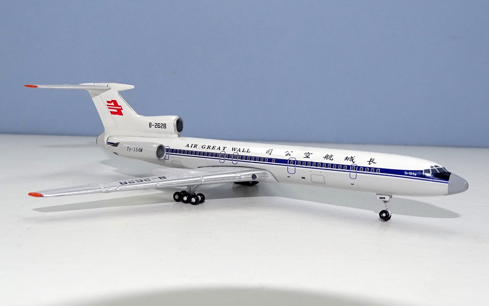 Air Great Wall Tupolev Tu-154M B-2628 Aeroclassics 1:400 Scale