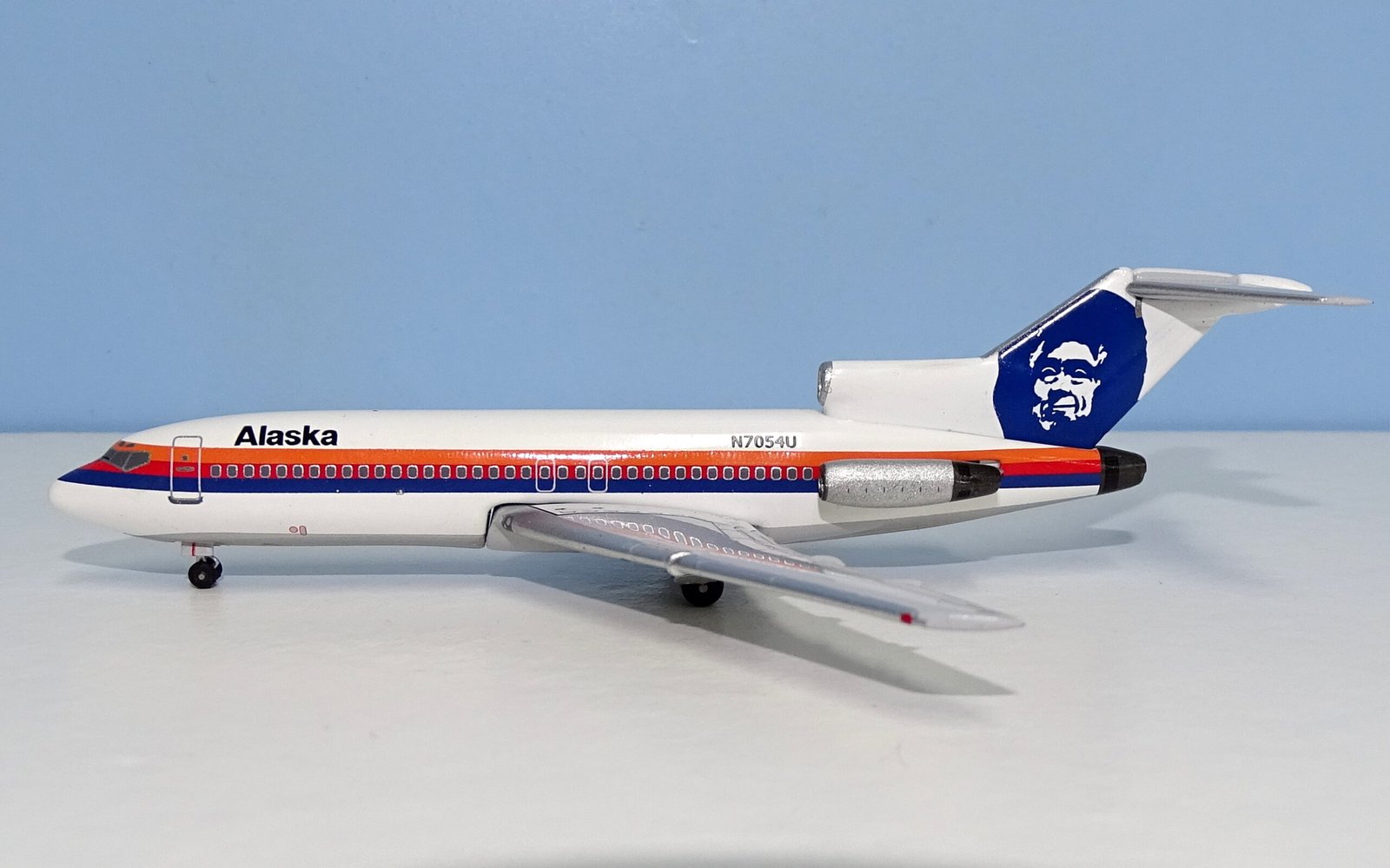 Alaska Airlines Boeing 727-22 N7054U (Leased from United) Aeroclassics 1:400 Scale