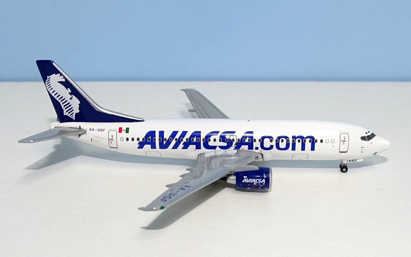 Aviacsa Boeing 737-300 XA-UGF Gemini Jets 1:400 Scale Model Airliner