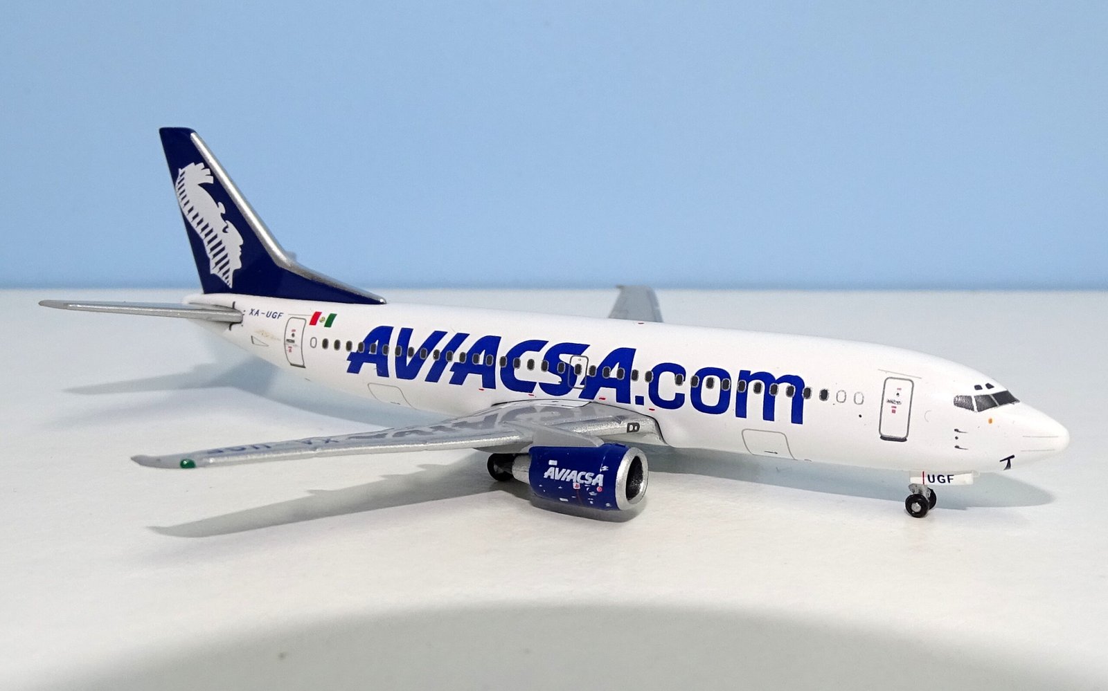 Aviacsa Boeing 737-300 XA-UGF Gemini Jets 1:400 Scale Model Airliner