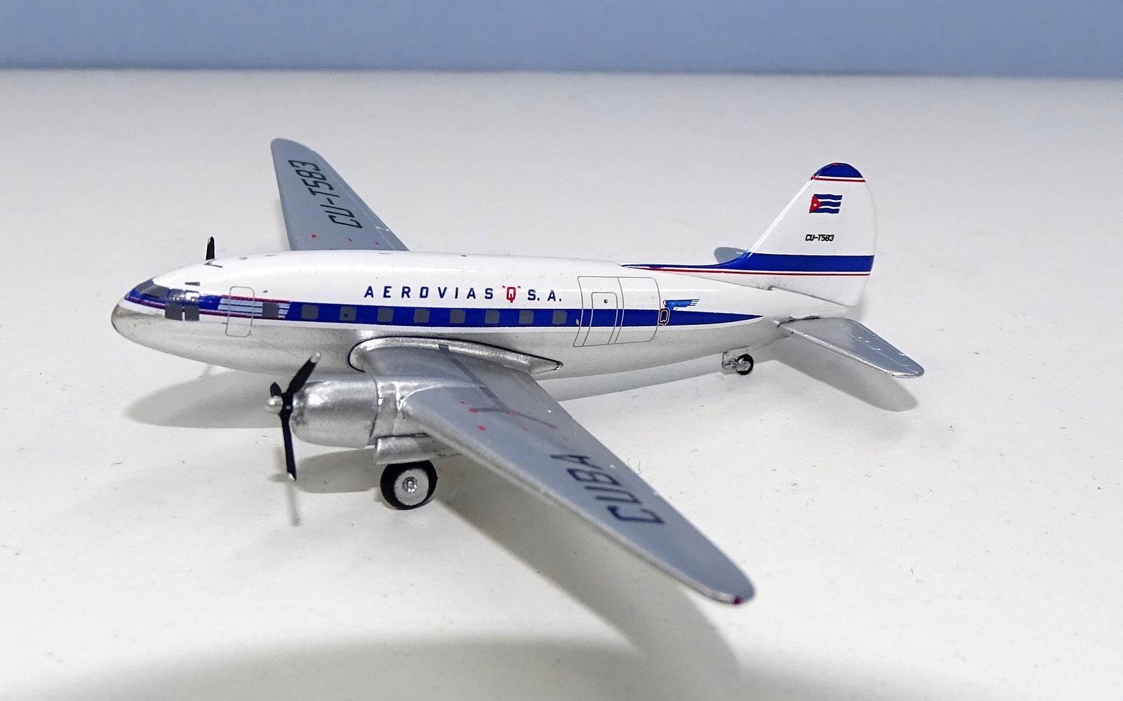 Aerovias Q Curtiss C-46 CU-T583 Aeroclassics 1:400 Scale Model Airliner