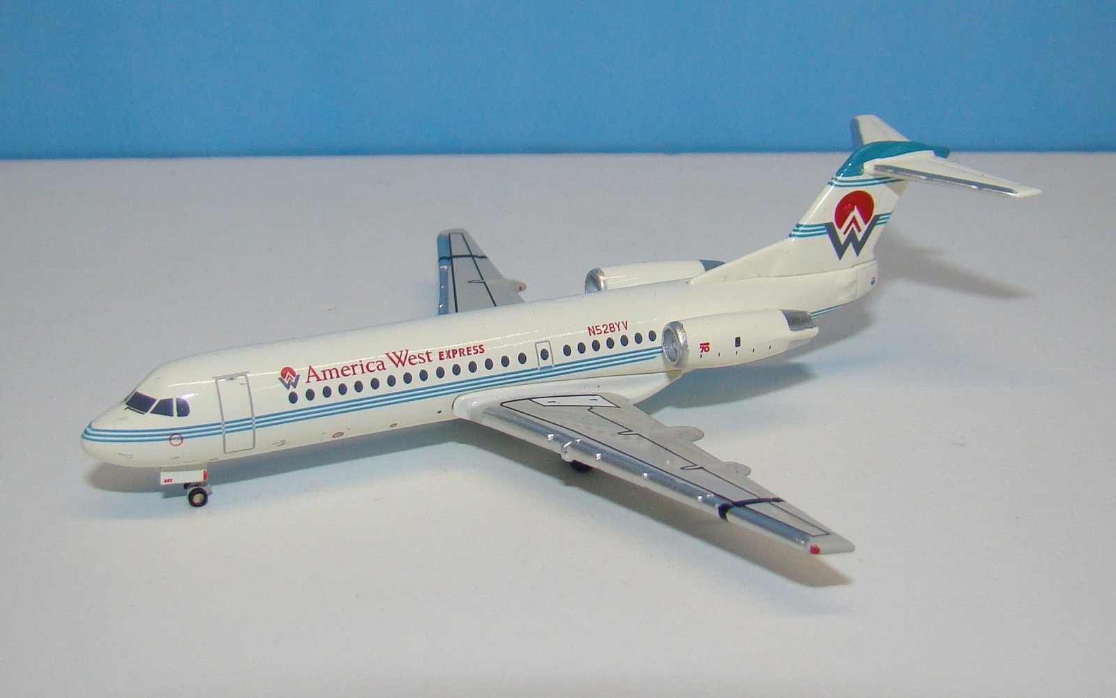 Desert Sun Fokker F70 N528YV Gemini Jets 1:400 Scale Model Airliner