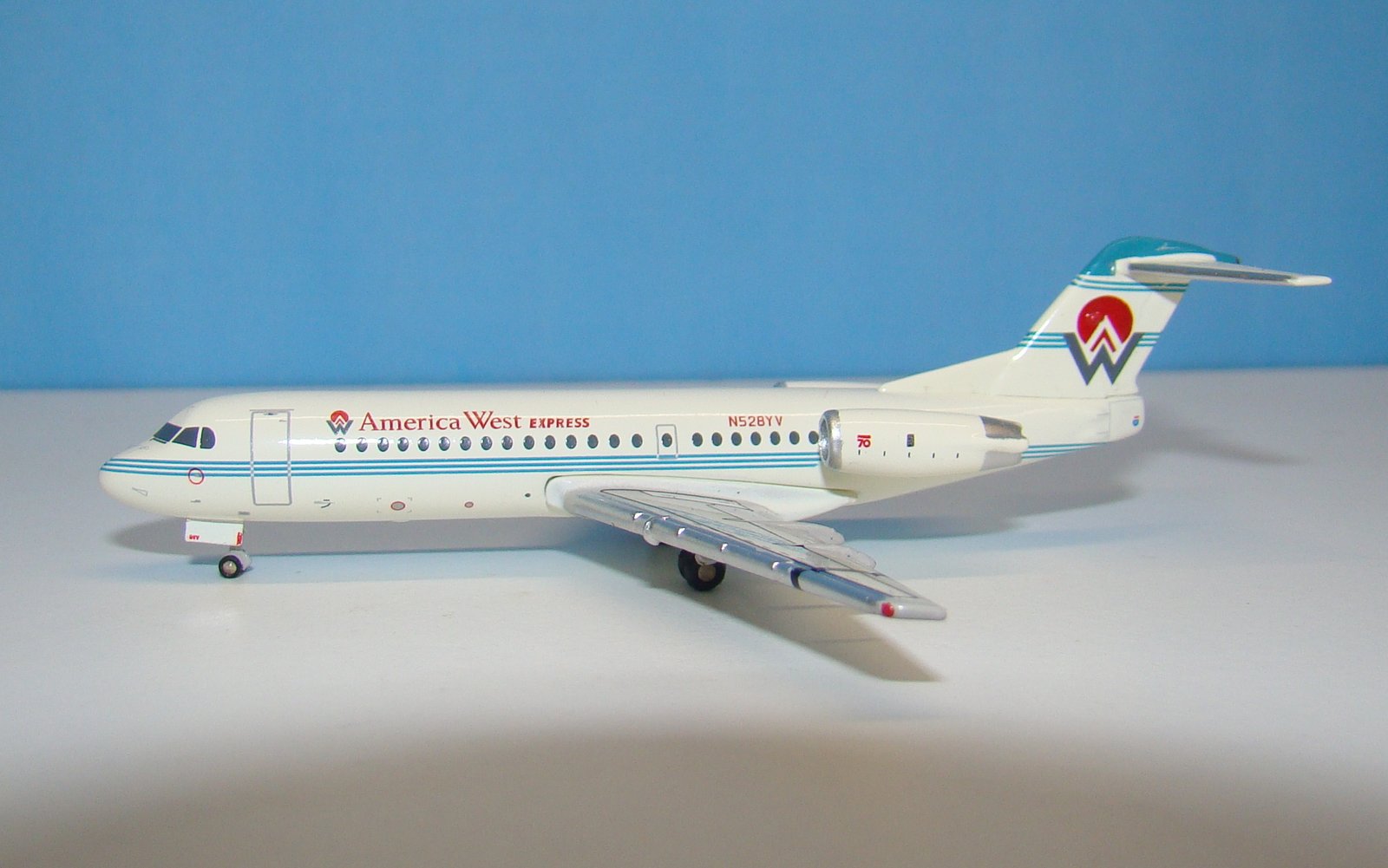 Desert Sun Fokker F70 N528YV Gemini Jets 1:400 Scale Model Airliner