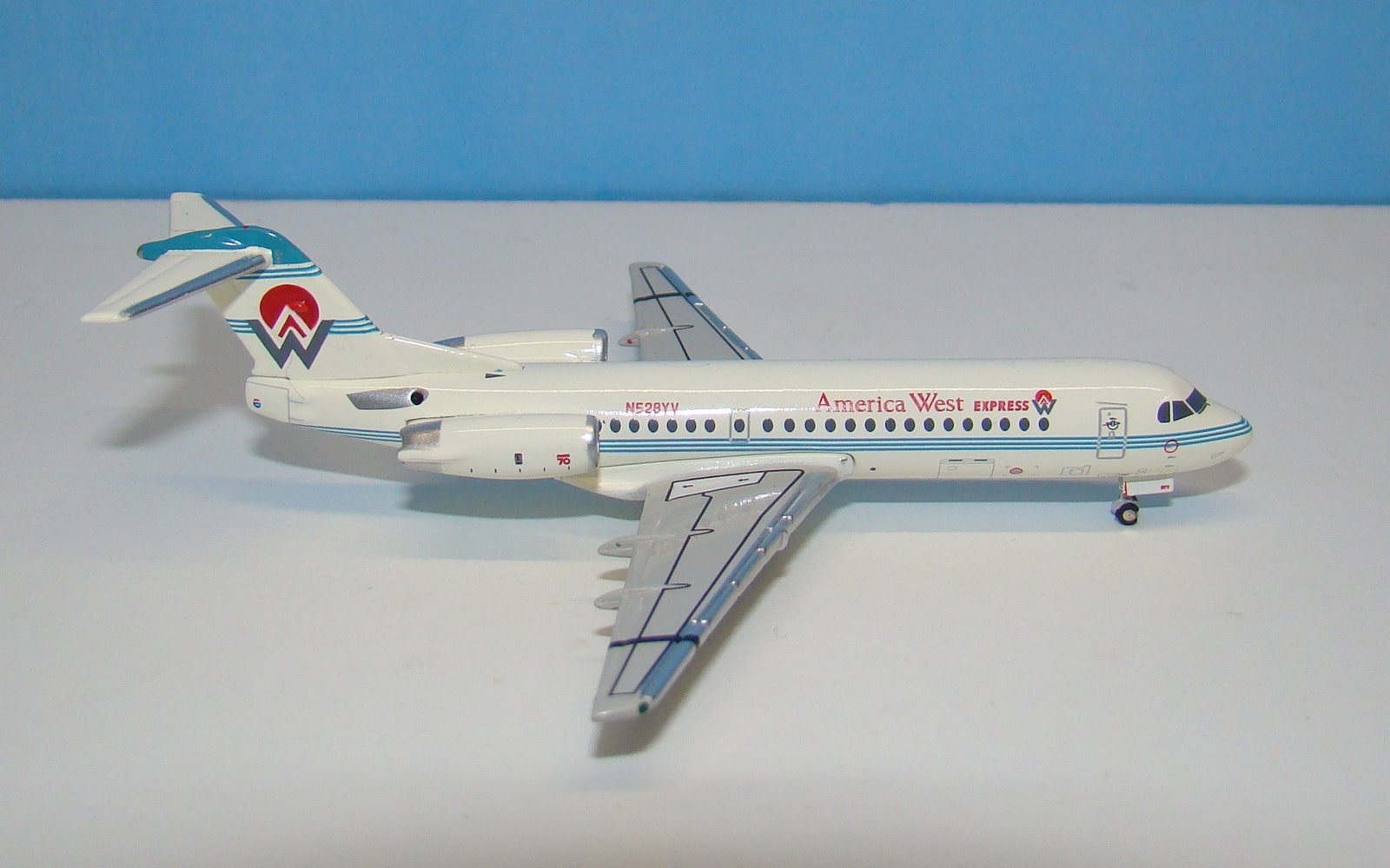 Desert Sun Fokker F70 N528YV Gemini Jets 1:400 Scale Model Airliner