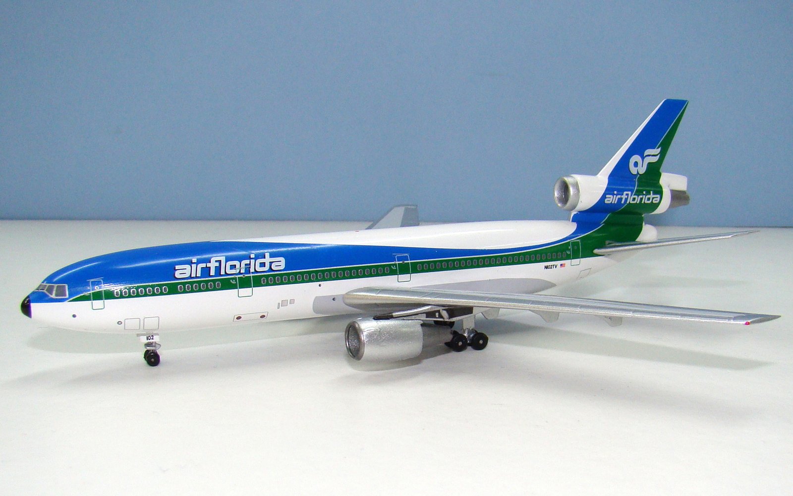 Air Florida McDonnell Douglas DC-10-30 N102TV Aeroclassics 1:400 Scale Model Airliner