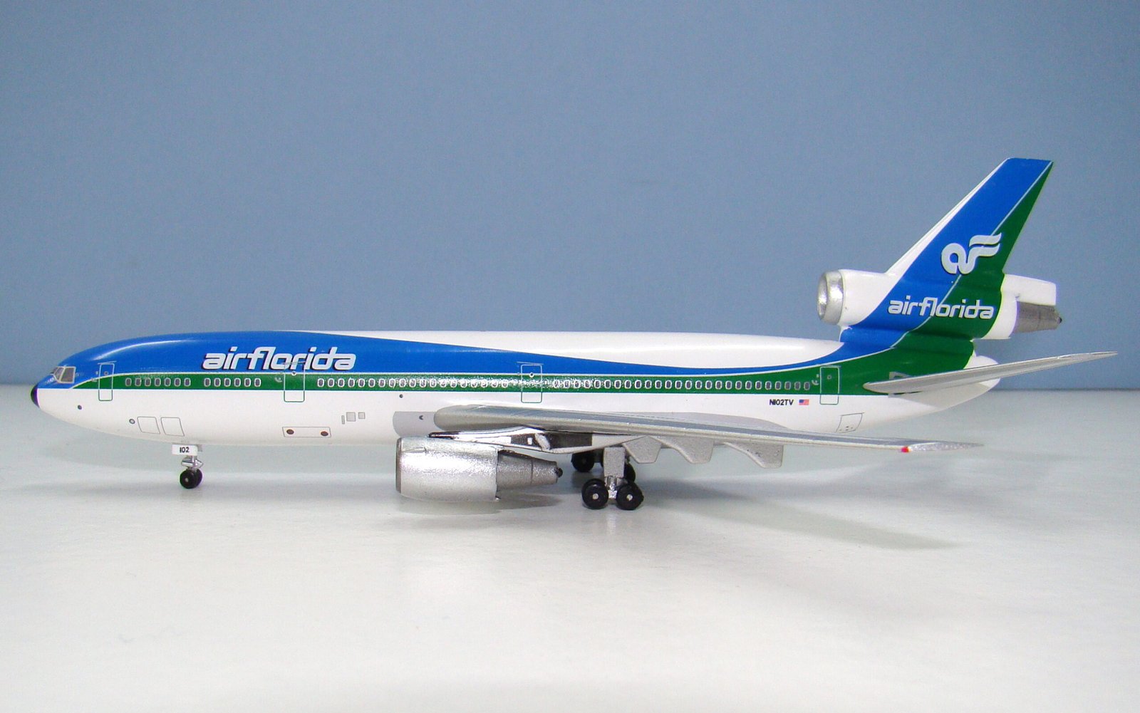 Air Florida McDonnell Douglas DC-10-30 N102TV Aeroclassics 1:400 Scale Model Airliner