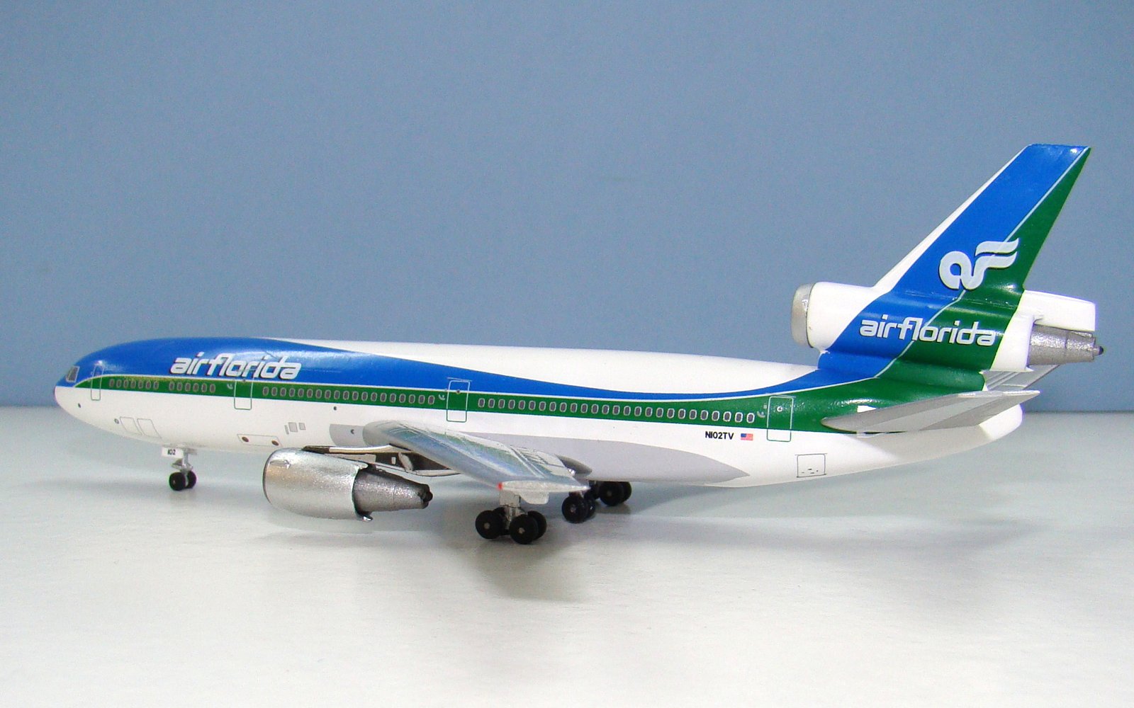 Air Florida McDonnell Douglas DC-10-30 N102TV Aeroclassics 1:400 Scale Model Airliner