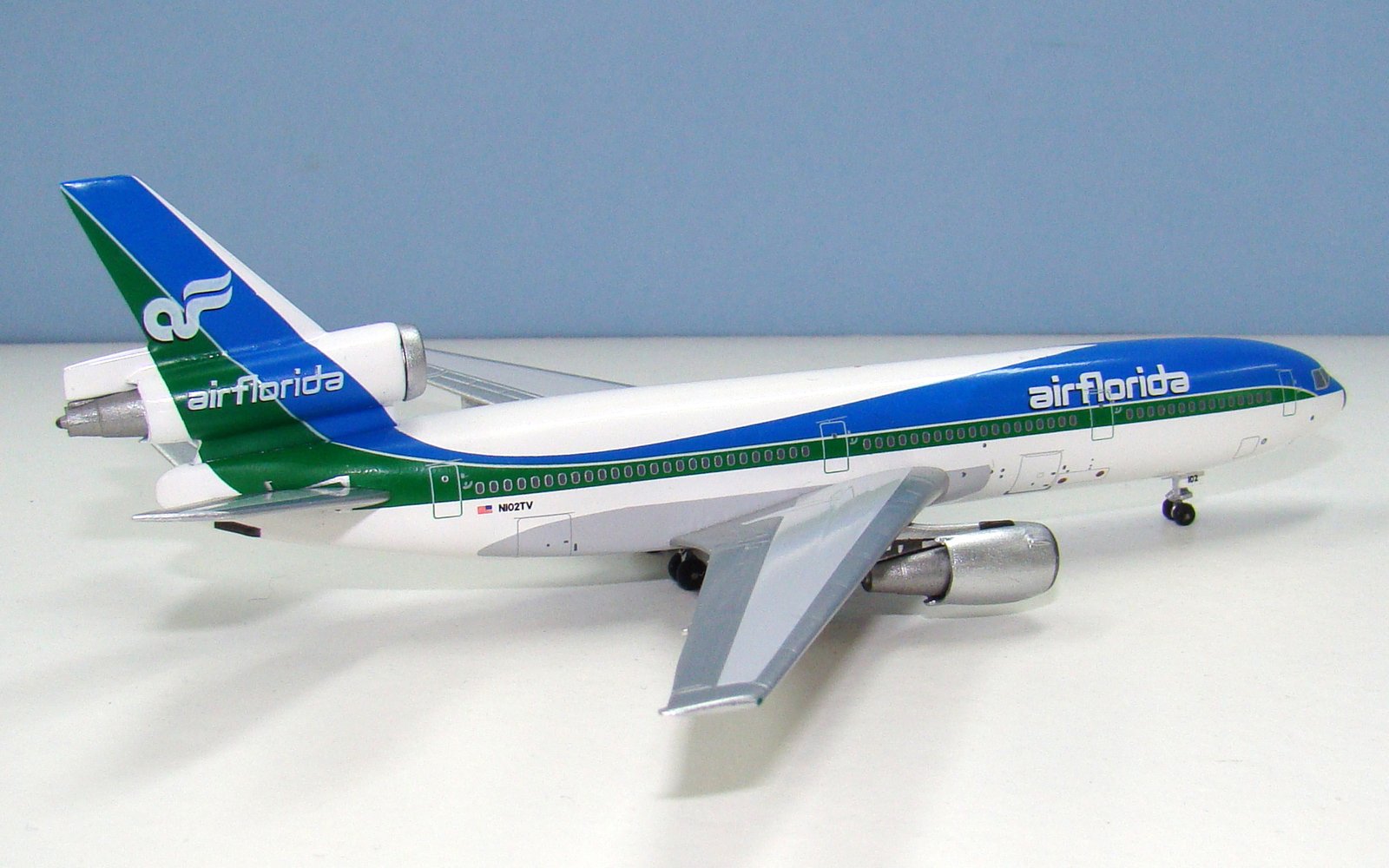 Air Florida McDonnell Douglas DC-10-30 N102TV Aeroclassics 1:400 Scale Model Airliner