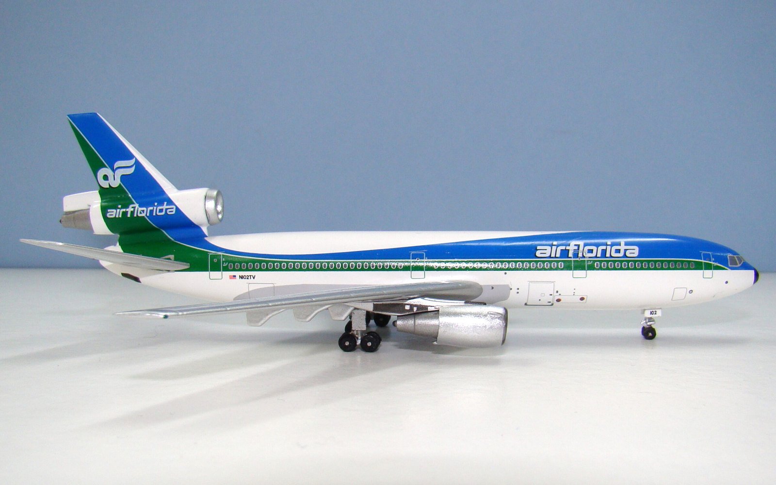 Air Florida McDonnell Douglas DC-10-30 N102TV Aeroclassics 1:400 Scale Model Airliner
