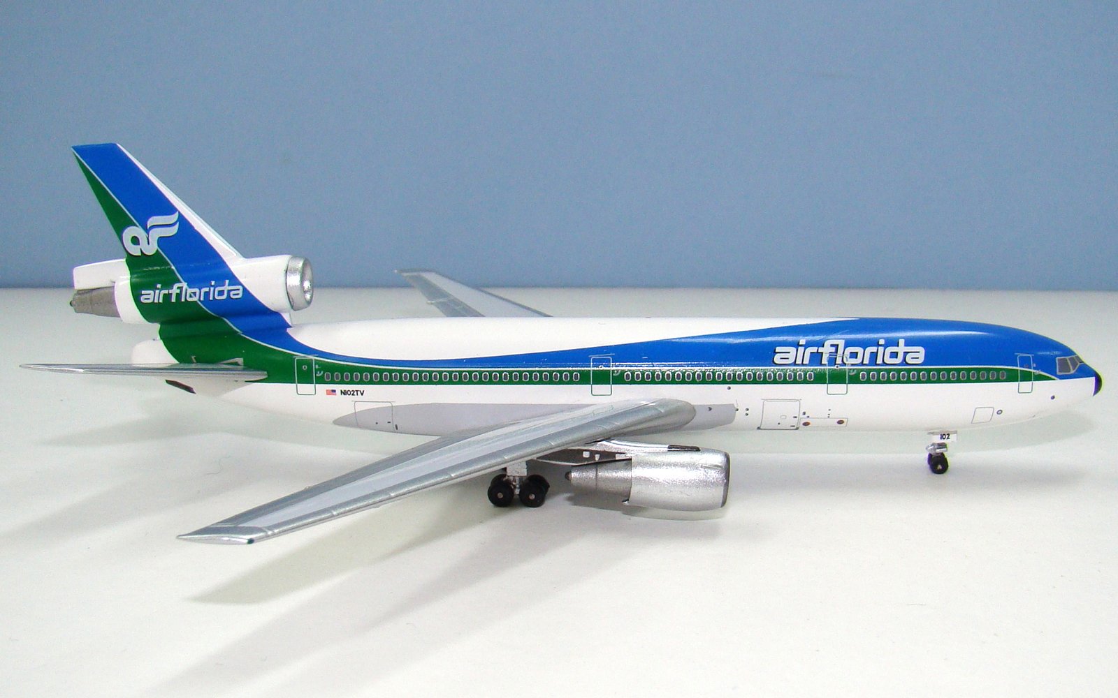 Air Florida McDonnell Douglas DC-10-30 N102TV Aeroclassics 1:400 Scale Model Airliner