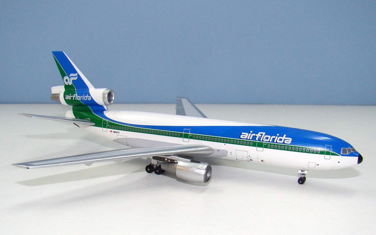 Air Florida McDonnell Douglas DC-10-30 N102TV Aeroclassics 1:400 Scale Model Airliner