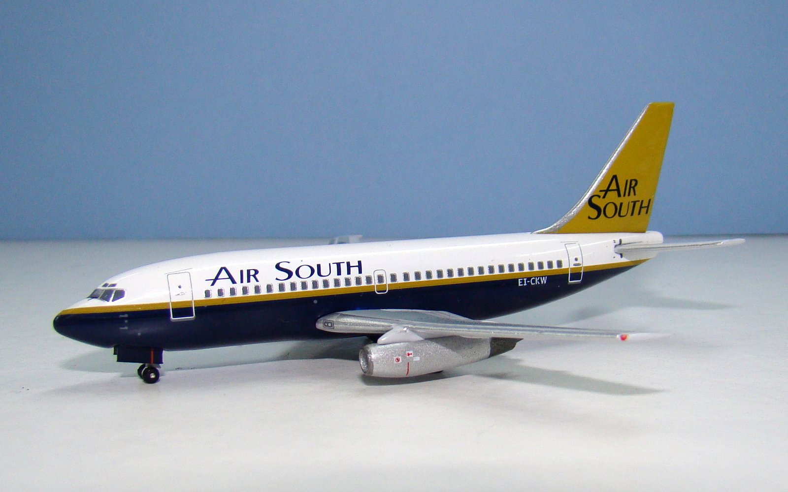 Air South Boeing 737-2P6Adv EI-CKW Aeroclassics 1:400 Scale Model Airliner