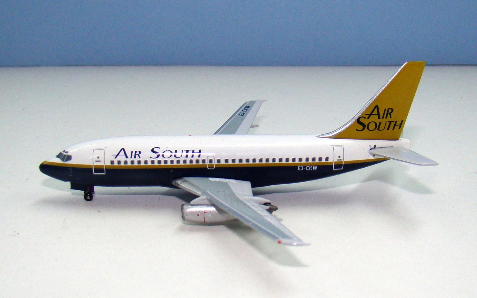 Air South Boeing 737-2P6Adv EI-CKW Aeroclassics 1:400 Scale Model Airliner