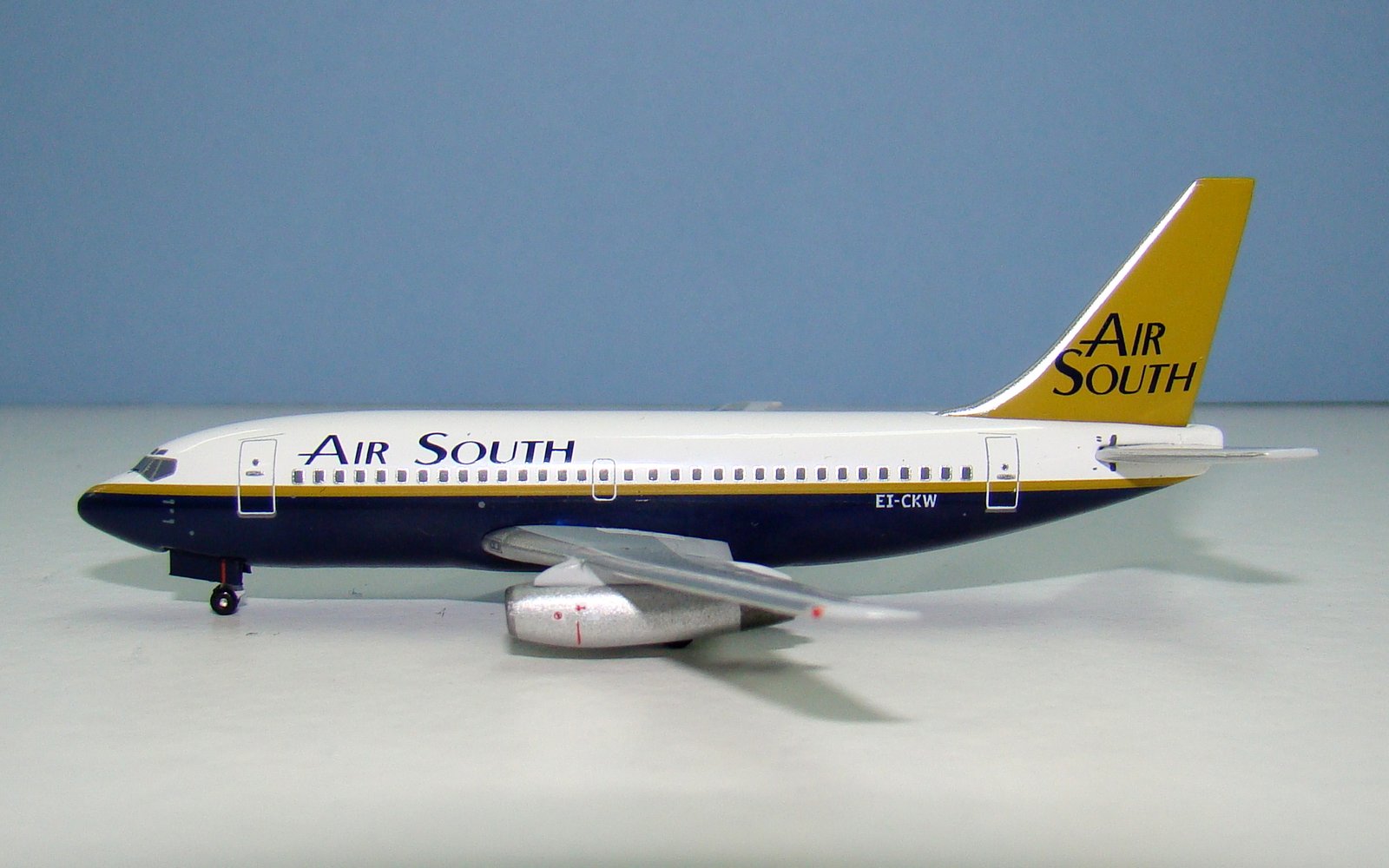 Air South Boeing 737-2P6Adv EI-CKW Aeroclassics 1:400 Scale Model Airliner