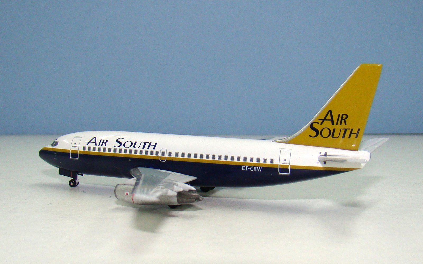 Air South Boeing 737-2P6Adv EI-CKW Aeroclassics 1:400 Scale Model Airliner